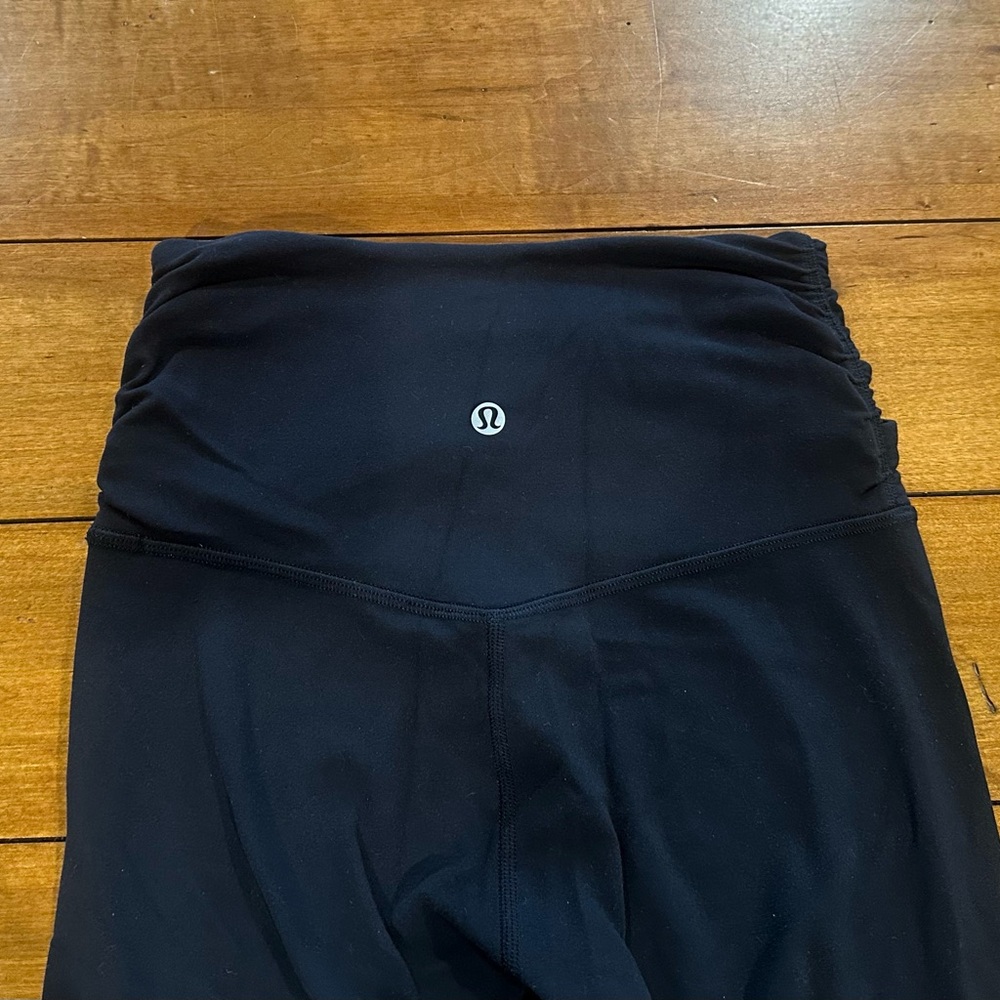 EUC SZ 4 Lululemon Athletica Black Leggings - Picture 3 of 5